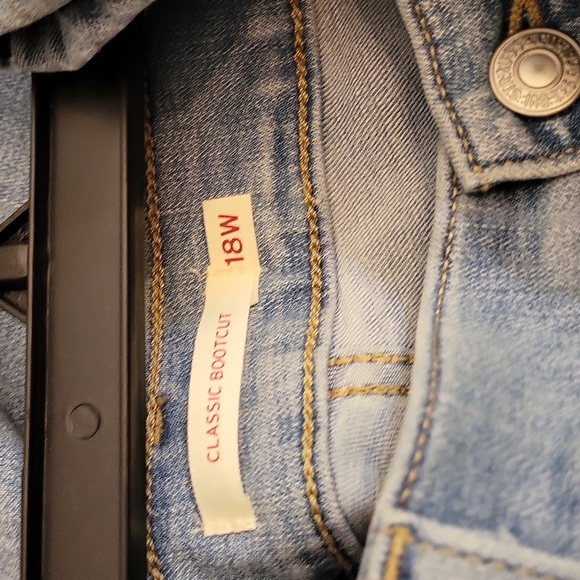 Levis jeans Womens Plus Size Classic Bootcut style 23649-0024  18W,22W,NWT - Picture 16 of 16